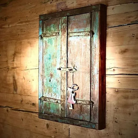 Chalet Mulet - Luxury & Cosy 3 Rooms Apartment In 300 Years Old Chalet * Leukerbad
