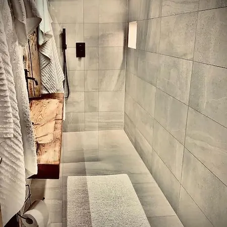 Apartamento Chalet Mulet - Luxury & Cosy 3 Rooms Apartment In 300 Years Old Chalet Leukerbad